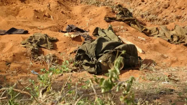 முல்லைத்தீவு மனித புதைக்குழி அகழ்வு ஆரம்பம் - ராணுவம் கொலை செய்து புதைத்ததா?