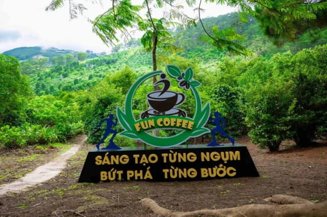 Fun Coffee tự giới thiệu là một doanh nghiệp đầu tư cà phê có trụ sở tại Phú Quốc, Việt Nam, sở hữu tổng tài sản hơn 1 tỷ USD và có đội ngũ hơn 5.000 nhân sự