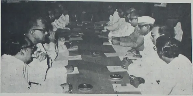 খন্দকার মোশতাক আহমদের মন্ত্রিসভার বৈঠক