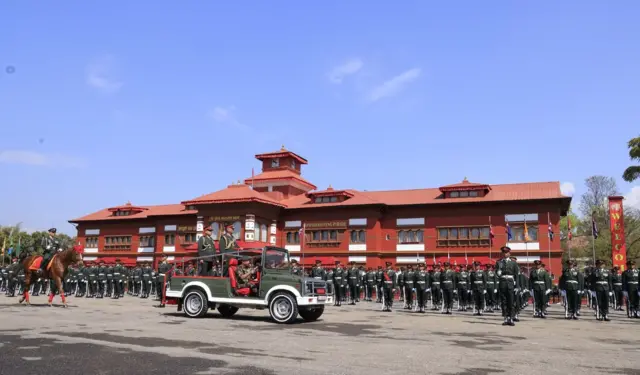 दिक्षान्त समारोहको अवलोकन गर्दै प्रधानसेनापति अशोकराज सिग्देल। 