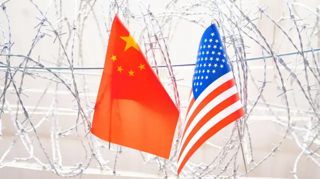 চীন ও আমেরিকার পতাকা