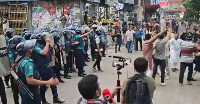 শনিবার বিকেলে আবারো জাতীয় পার্টির অফিসে হামলা ও অগ্নিসংযোগের ঘটনা ঘটে
