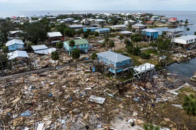 vista aérea de una zona devastada por el huracán helene