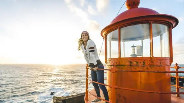 دوپونت فرانسوی سال ۲۰۱۶ به همراه شریک زندگی‌ا‌ش که او هم موج سوار است و گاهی جت‌اسکی می‌راند، برای اولین بار به نازاره آمدند