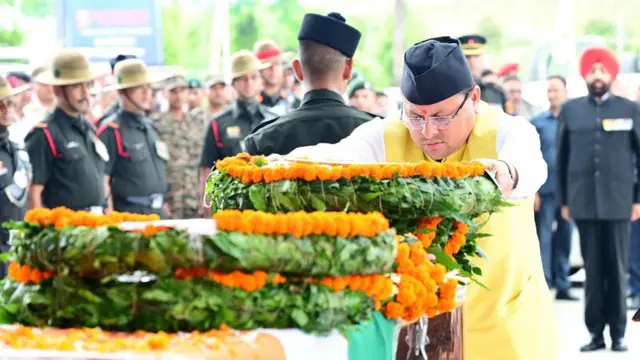 उत्तराखंड के सीएम पुष्कर सिंह धामी ने दी कैप्टन दीपक सिंह को श्रद्धांजलि