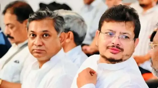 সন্দীপন সাহা (বাম দিকে) ও ঋতব্রত ব্যানার্জী (ডানদিকে)