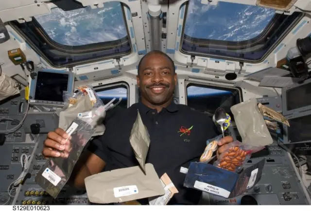 تنوع الأطعمة يساعد رواد الفضاء في الحفاظ على صحتهم العقلية 