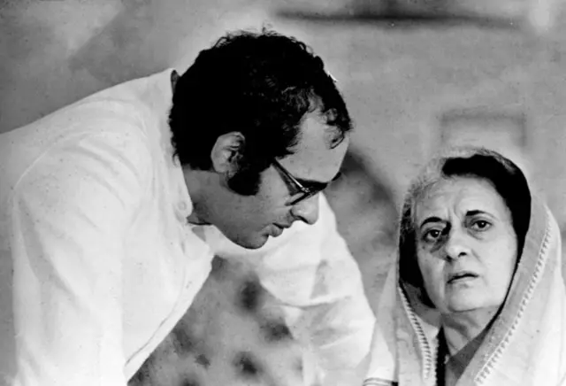 సంజయ్ గాంధీ, ఇందిరా గాంధీ