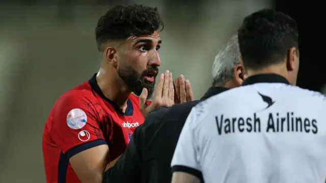 اعتراض به رای داور در فوتبال ایران