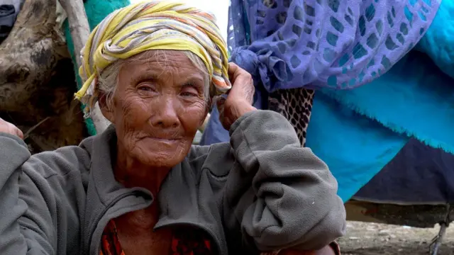 दोन्ही समुदायांतल्या स्त्रियांची अवस्था अत्यंत हलाखीची आहे.