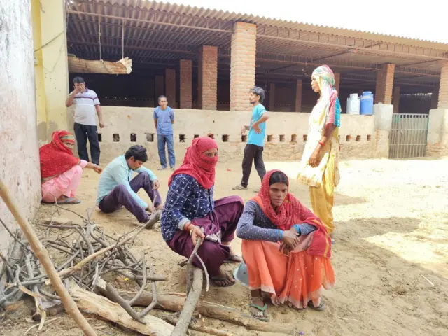 रामेश्वर वाल्मिकी हे घराजवळील गोशाळेत काम करायचे.