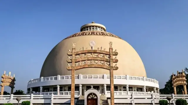 याच दीक्षाभूमीवर बाबासाहेब आंबेडकरांनी बौद्ध धर्माची दीक्षा घेतली होती
