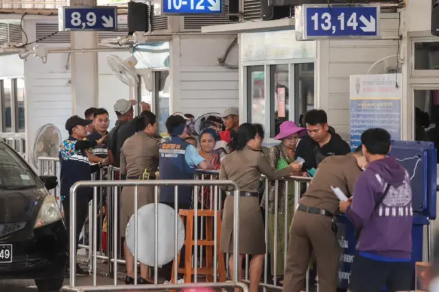 ဧပြီ၁၂ရက် ချစ်ကြည်ရေးတံတားအမှတ်၁ လူဖြတ်သန်းမှုအခြေအမှုအခြေအနေ