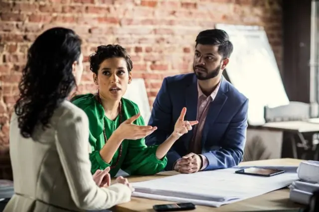 லவ் பாமிங், டேட்டிங், வேலைவாய்ப்பு, பணியிடம் 