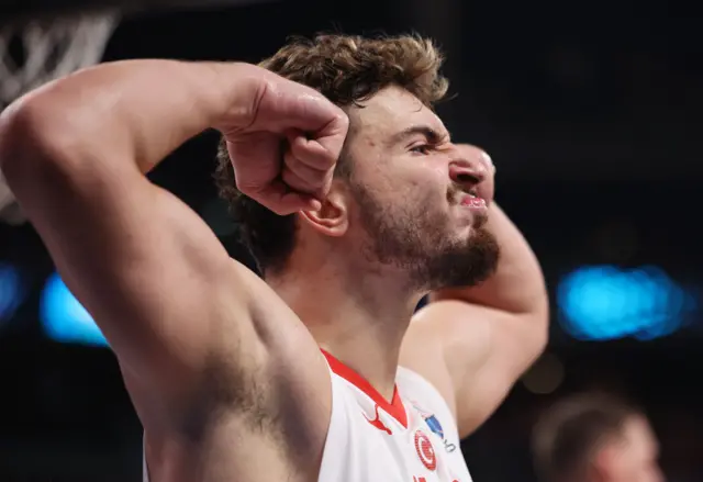 Alperen Šengun slavi