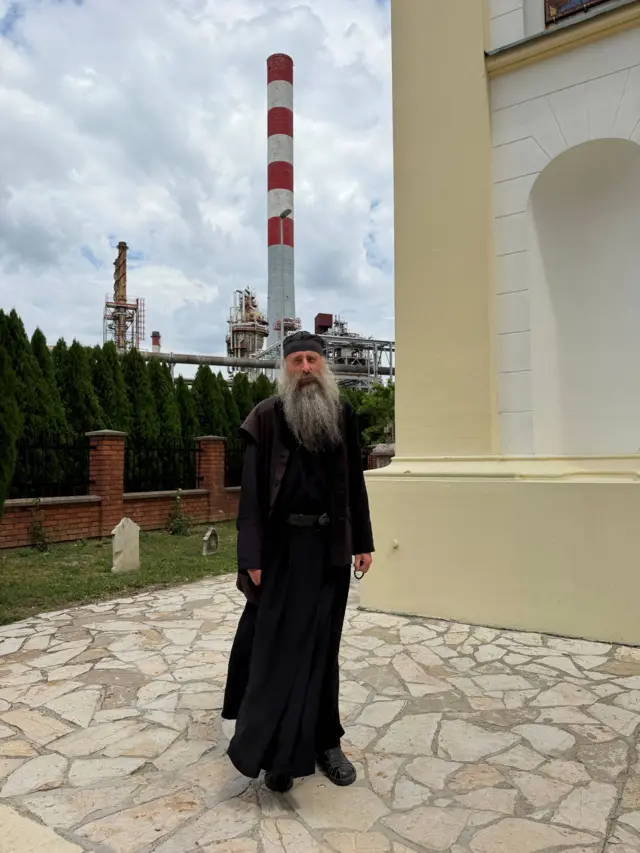 Јеромонах Теодор у дворишту манастира
