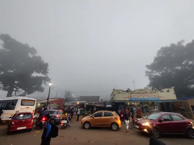 లంబసింగికి పర్యటకుల తాకిడి