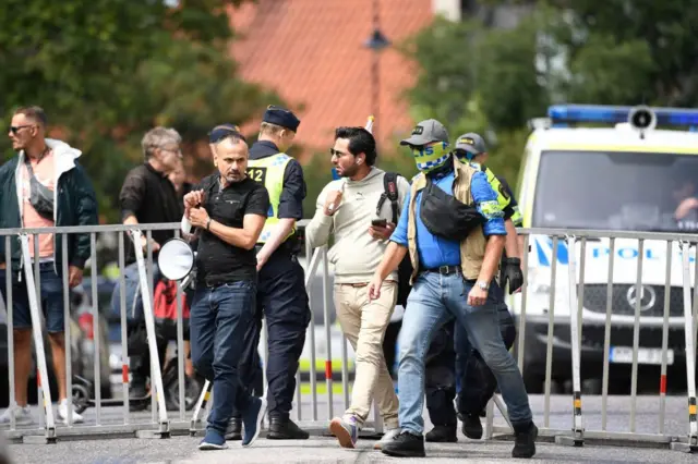 सलवान मोमिका