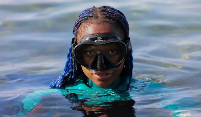 زانديل ندلوفو في الماء.