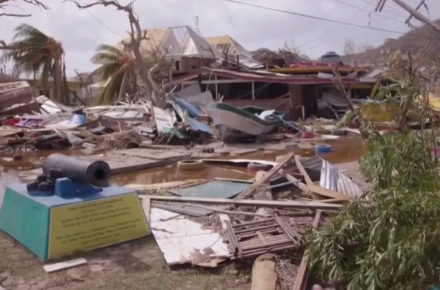 பெரில் சூறாவளியால் தரைமட்டமான தீவு - தங்குவதற்கே இடமின்றித் தவிக்கும் மக்கள்