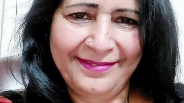 இளம்பெண்கள் மது, சிகரெட் 