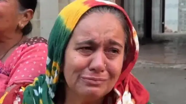 રાજકોટ: જંગલેશ્વરમાં ડિમોલિશન પછી ઘરવિહોણાં થયેલા લોકોએ શું કહ્યું? બીબીસી ગુજરાતી ગુજરાત રાજકોટ સૌરાષ્ટ્ર મકાન ઘરવિહોણા લોકો ગરીબ