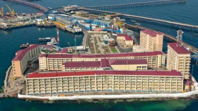 Jengo la makazi la Neft Dashlari, katika picha kutoka kampuni ya mafuta inayimilikiwa na serikali SOCAR ilichapishwa katika ukurasa wa mtandao wa X wa serikali ya Azerbaijan