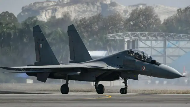 సుఖోయ్ యుద్ధ విమానం 