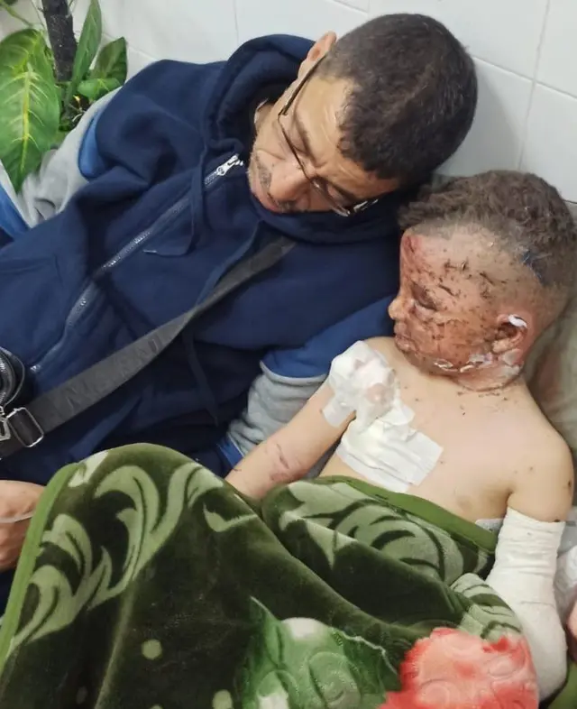 Moein Abu Rezk durbiinsaa Omar bakka kana keessaa baafamuun gara biraatti erga dabarfamee booda wal'aansa fooyya'aa ni argata jedhee abdata