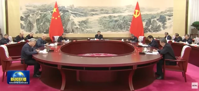 2025年12月25日，中共政治局會議現場