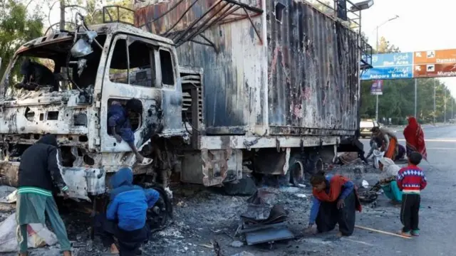 مجهولون حرقوا الحاوية التي كانت تخطب فوقها بي بي