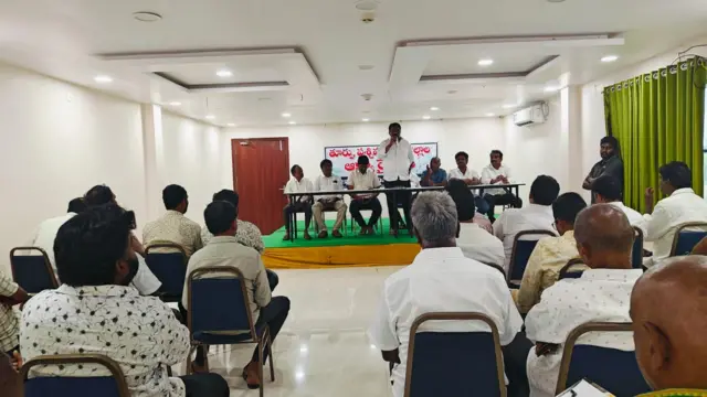 రొయ్యల రైతులు