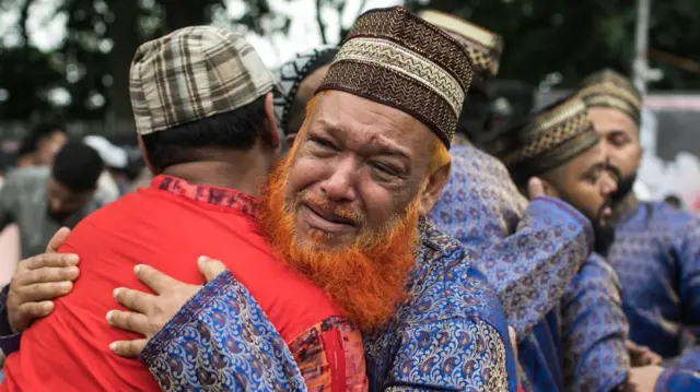 বাংলাদেশে ঈদের সময় ঈদগাহে নামাজে অংশ নেন অসংখ্য মুসল্লি।