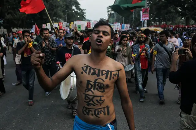রামপাল বিদ্যুৎ প্রকল্পের বিরুদ্ধে বাংলাদেশে বিক্ষোভ। ২০১৬ সালের ছবি