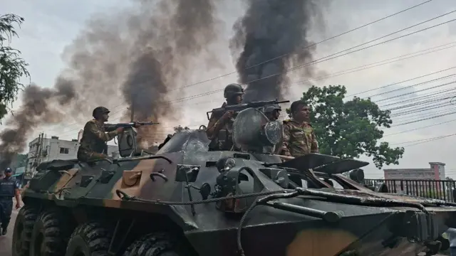 সংঘাতের পর সেনাবাহিনীর টহল 