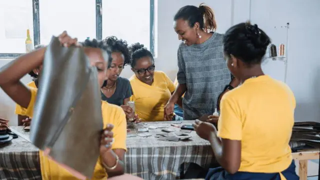 Haadha qabeenyaa Kabaanaa dizaayiniifi dubartoota kampaanicha keessa hojjetan