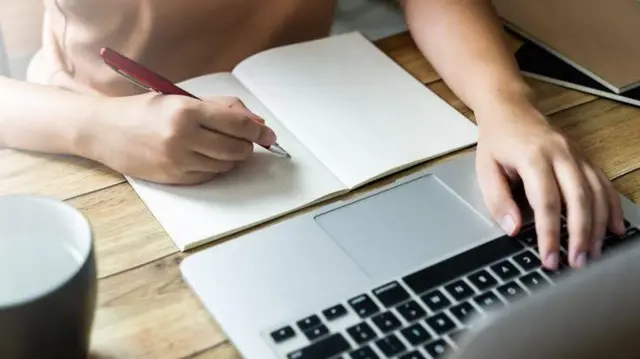 આનુવંશિકતા, સાંસ્કૃતિક, અક્ષરો, બીબીસી, ગુજરાતી
ડૉકટર, બીબીસી, ગુજરાતી
ડૉક્ટરે લખેલા દવાનાં પ્રિસ્ક્રિપ્શનના અક્ષરો લોકો કેમ વાંચી શકતા નથી?
ડૉક્ટર, મેડિકલ, અક્ષર, પ્રિસ્ક્રિપ્શન, બીબીસી ગુજરાતી, મેડિકલ સ્ટોર, અક્ષરોનું વિજ્ઞાન