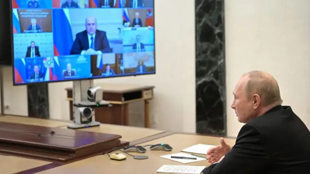 যুদ্ধের অবস্থা নিয়ে ভিডিও কনফারেন্সে পুতিন