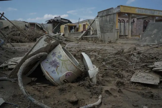 Bencana banjir merusak hampir seluruh rumah di Desa Lintang Bawah dan Desa Sukajadi, Kecamatan Kuala Simpang, Aceh Tamiang.