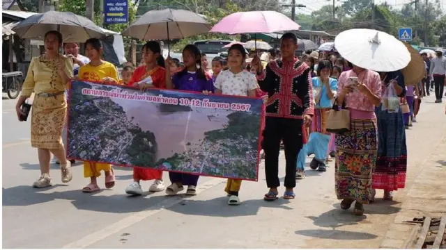မတ် ၁၄ ရက်က နမ့်ခုတ်မြစ် ထိန်းသိမ်းရေးဆန္ဒထုတ်ဖော်ခဲ့ကြတဲ့ ထိုင်းဒေသခံတွေ 