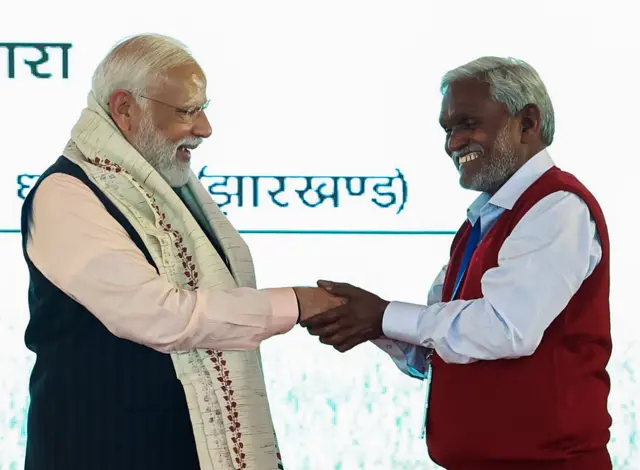पीएम मोदी और चंपाई सोरेन
