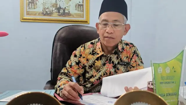 Ketua Asosiasi Pemerintah Desa Seluruh Indonesia (Apdesi) Nusa Tenggara Barat yang juga Kepala Desa Senggigi, Mastur, menolak jika dana desa dipangkas untuk Koperasi Desa Merah Putih.