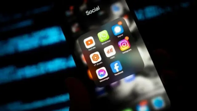  தெலங்கானா போன் ஒட்டுக்கேட்பு விவகாரம் - கைதான காவல்துறை உயரதிகாரிகள்; கேசிஆர் மகனுக்கு தொடர்பு உள்ளதா?