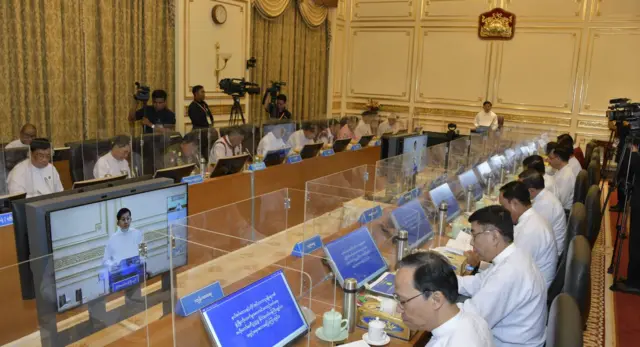 မြန်မာစစ်ခေါင်းဆောင် ဦးဆောင်ပြုလုပ်တဲ့ နယ်စပ်ဒေသနဲ့တိုင်းရင်းသားလူမျိူးများဖွံ့ဖြိုးတိုးတက်‌ရေးဗဟိုကော်မတီ အစည်းအဝေးပွဲ