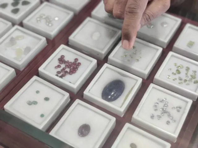 రంగు రాళ్లు