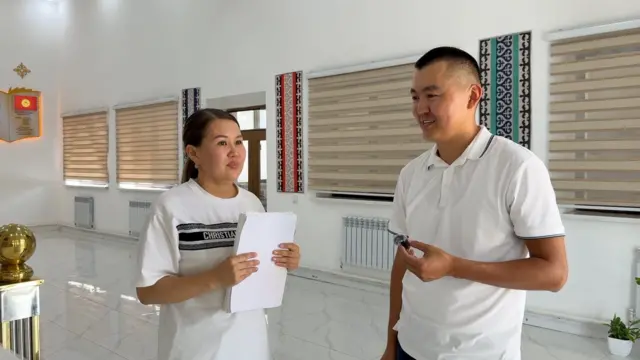 "Кел Бил" жеке менчик мектебинин негиздөөчүлөрү Өмүрбек Акбарали уулу жана анын жубайы Үмүт Кушбак кызы