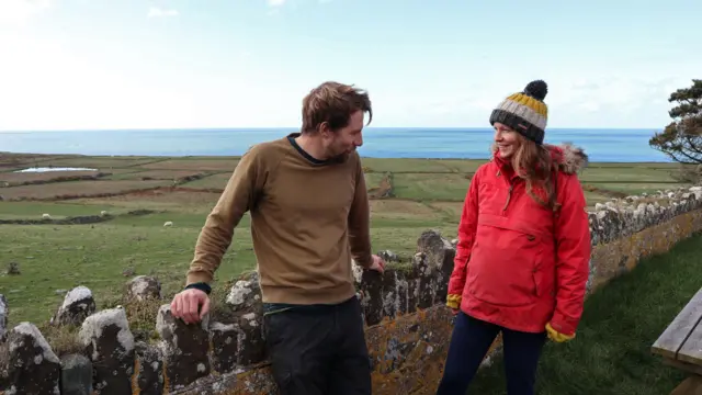 బార్డ్సే ఐలండ్, వేల్స్ తీరం