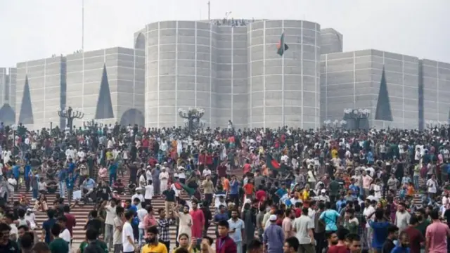 শেখ হাসিনা সরকার পতনের দিন জাতীয় সংসদের চিত্র