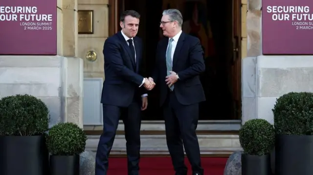 फ्रांस के राष्ट्रपति इमैनुएल मैक्रों