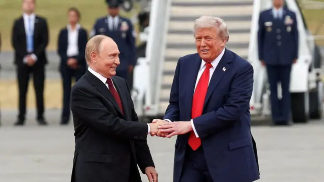 16 अगस्त को ट्रंप ने की थी रूस के राष्ट्रपति व्लादिमीर पुतिन से मुलाक़ात